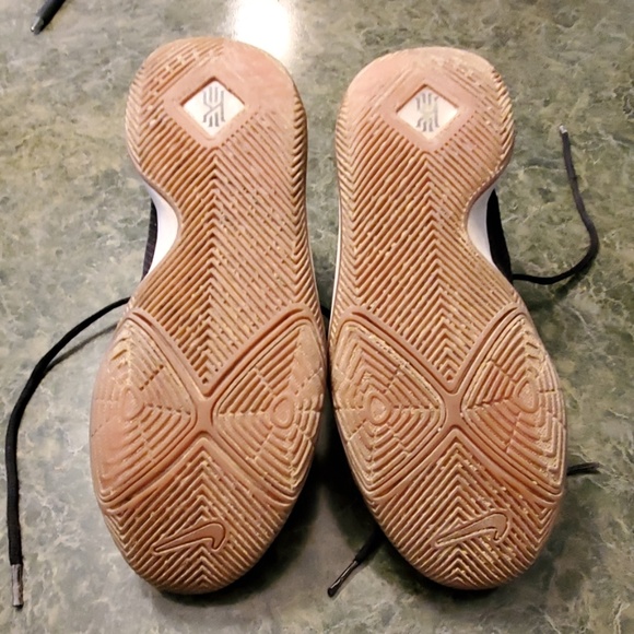 Kyrie 3 Size 6.5 Youth - Picture 2 of 3